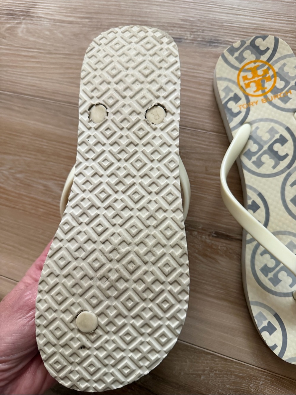 Tory Burch flip flops, size 8, EUC - Picture 3 of 6